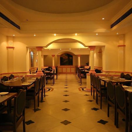 Hotel Siddhartha Palace Ahmedabad Eksteriør billede