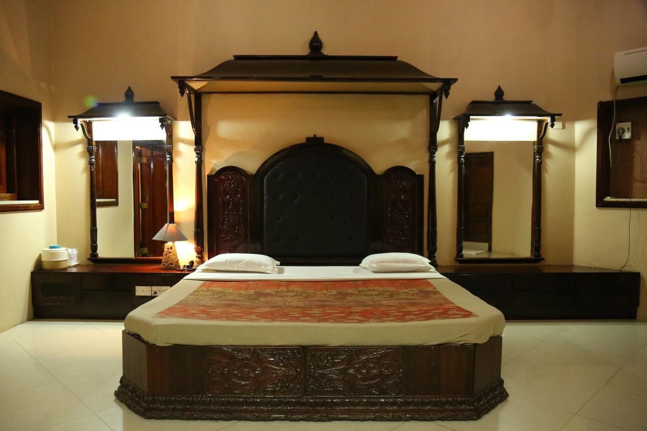 Hotel Siddhartha Palace Ahmedabad Eksteriør billede
