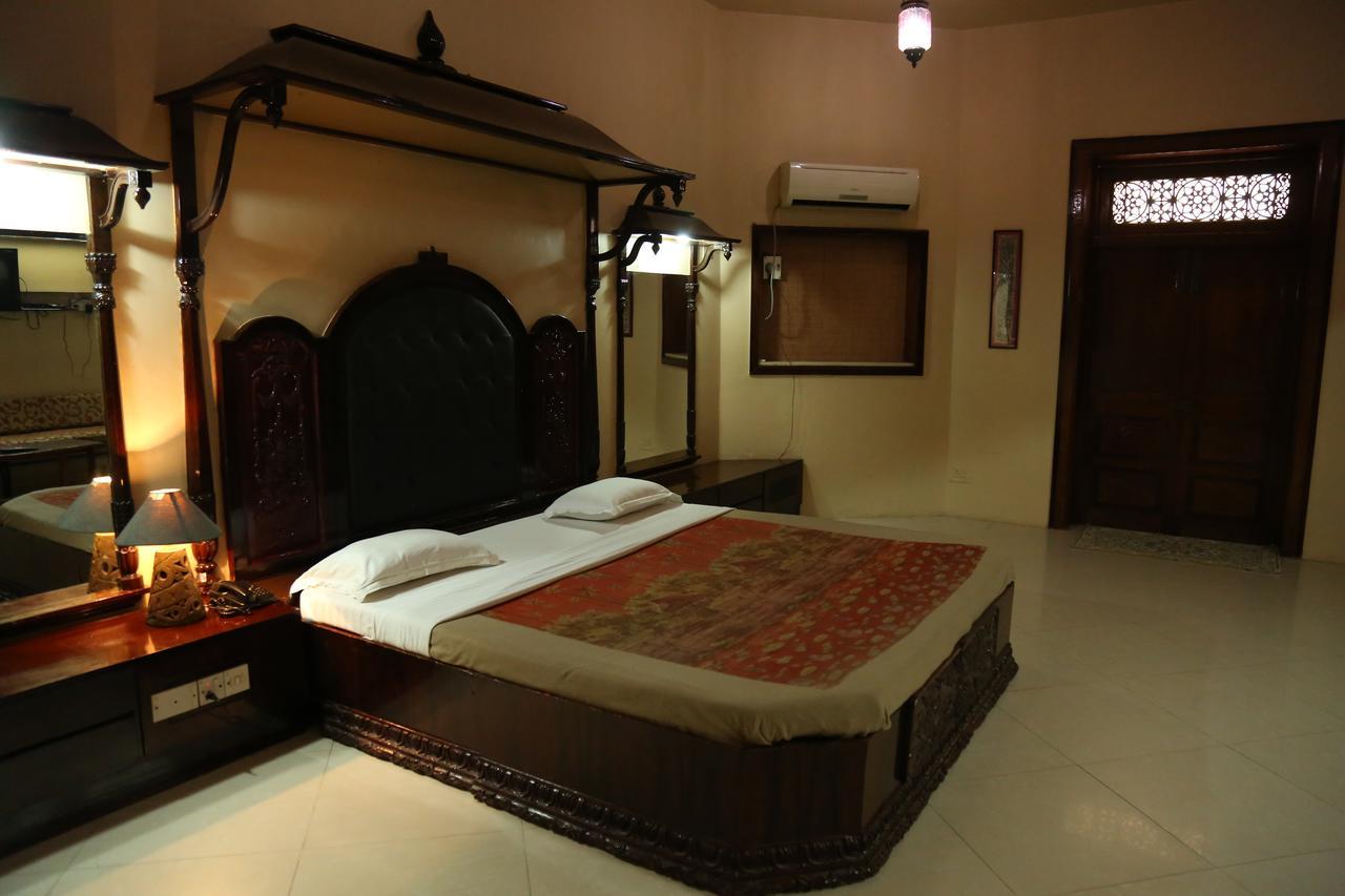 Hotel Siddhartha Palace Ahmedabad Eksteriør billede