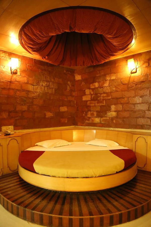 Hotel Siddhartha Palace Ahmedabad Eksteriør billede