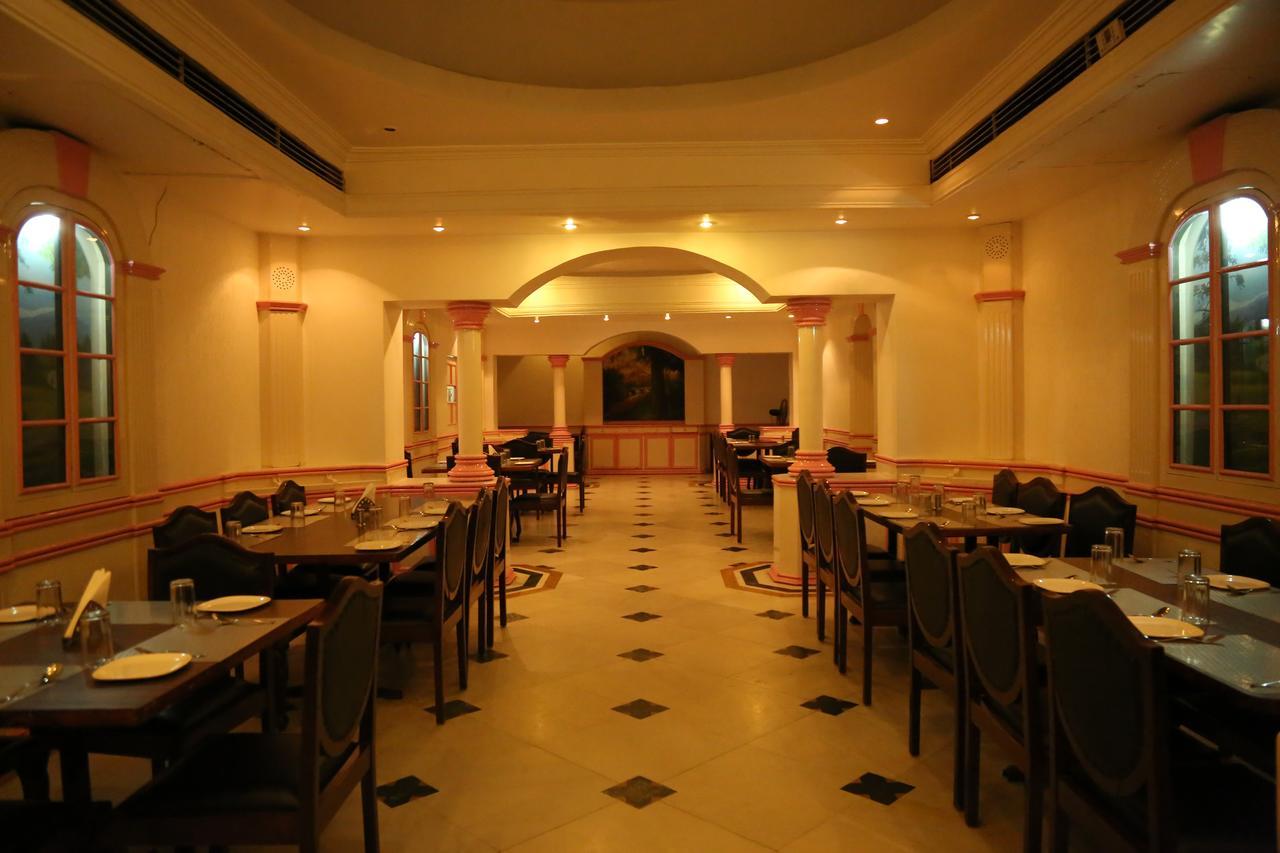 Hotel Siddhartha Palace Ahmedabad Eksteriør billede