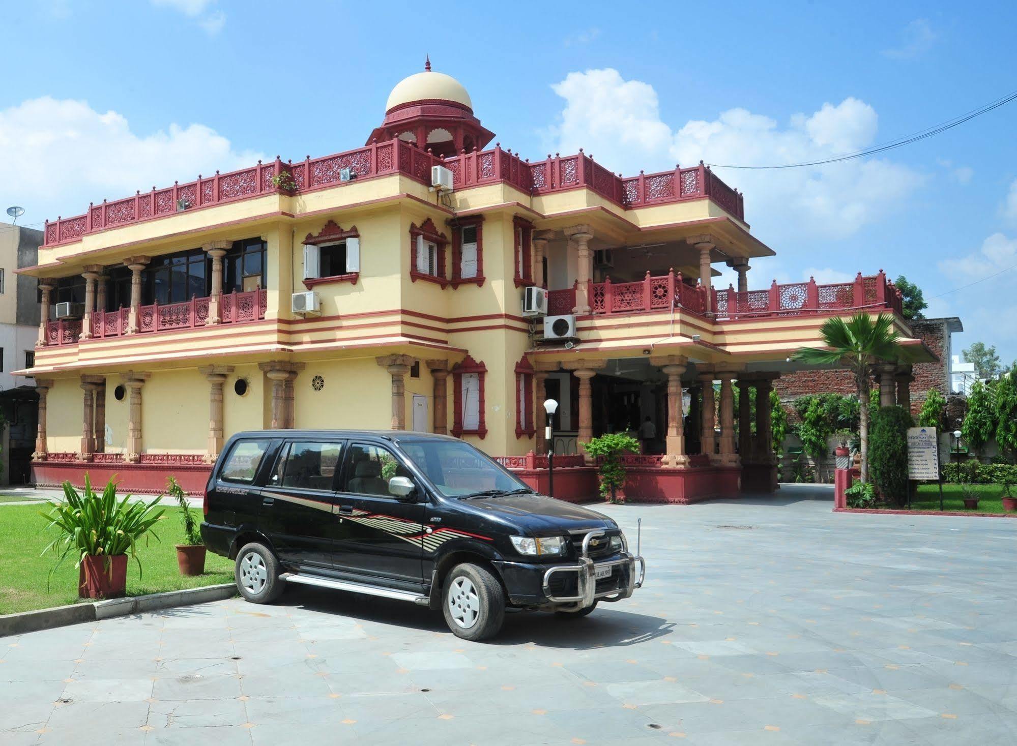 Hotel Siddhartha Palace Ahmedabad Eksteriør billede