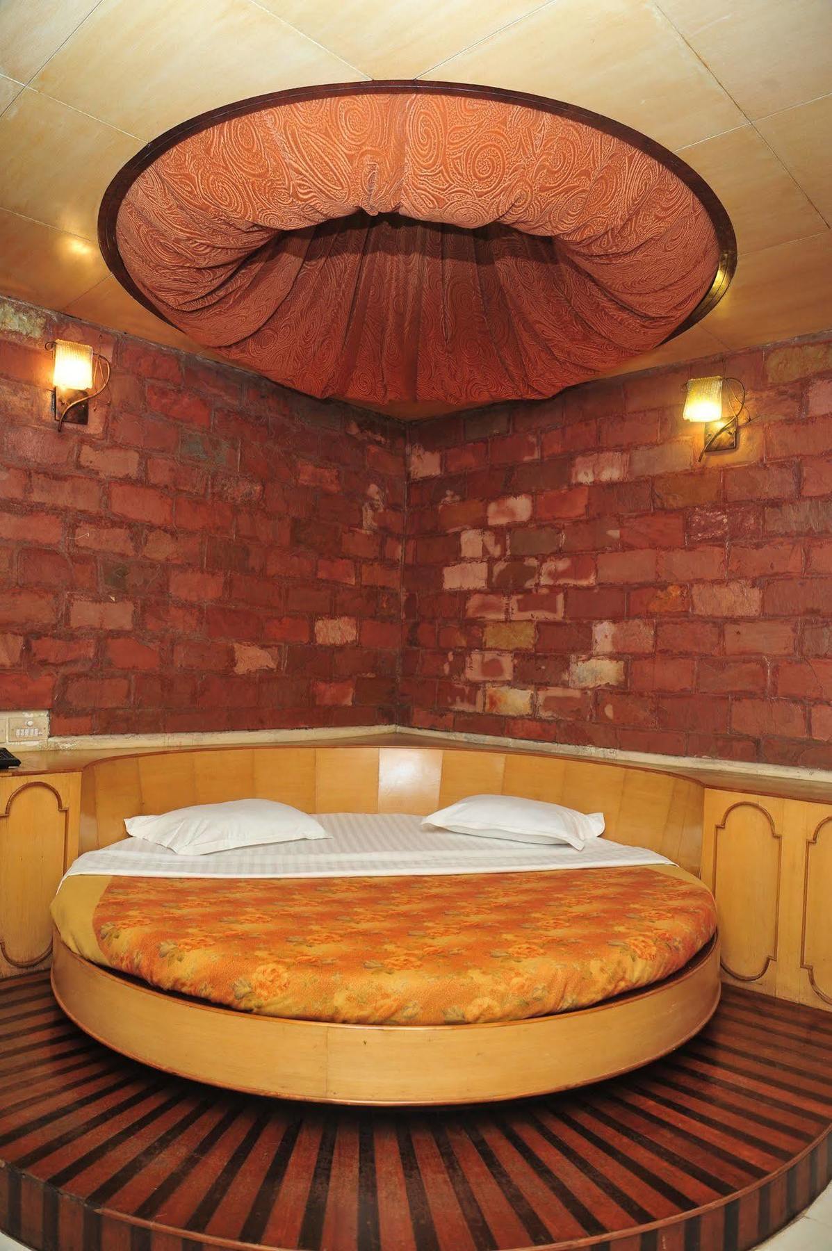 Hotel Siddhartha Palace Ahmedabad Eksteriør billede