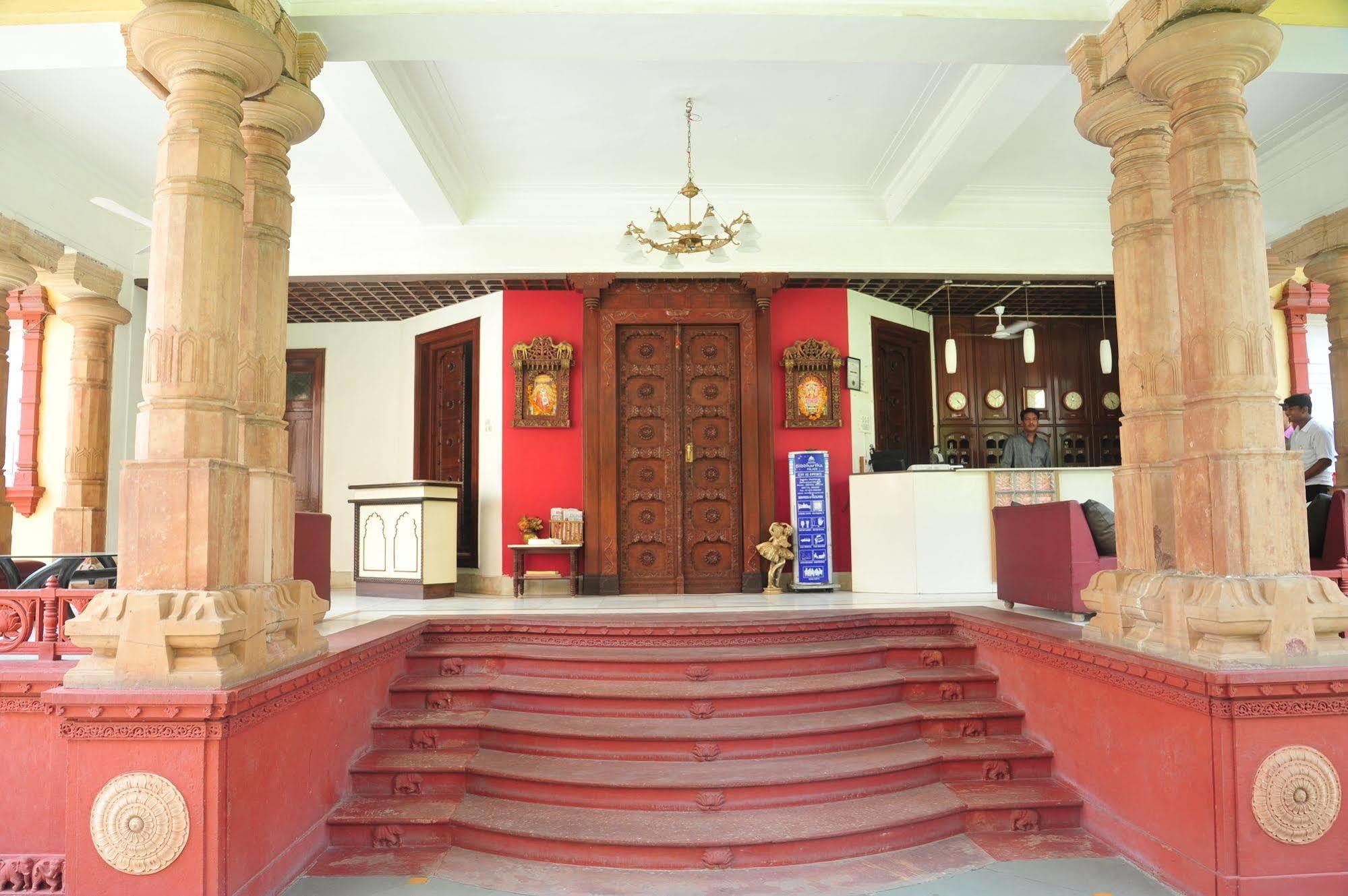 Hotel Siddhartha Palace Ahmedabad Eksteriør billede